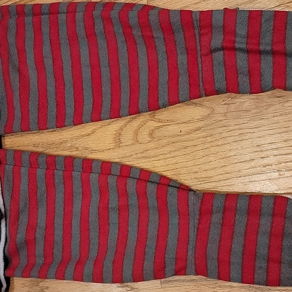 Lands' End 2 piece Fleece Footed Pajamas - Picture 2 of 6